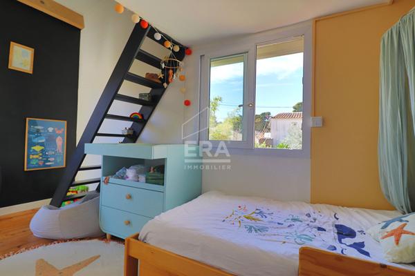 À vendre : charmante maison individuelle T3 avec piscine, studio indépendant et box fermé.