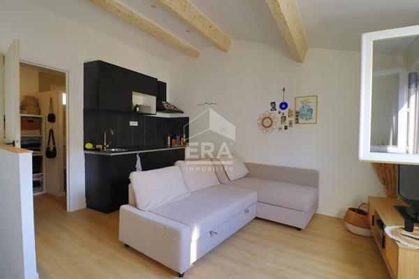 À vendre : charmante maison individuelle T3 avec piscine, studio indépendant et box fermé.