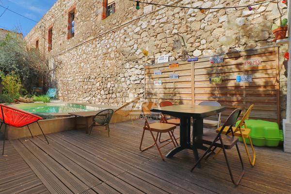 À vendre : charmante maison individuelle T3 avec piscine, studio indépendant et box fermé.