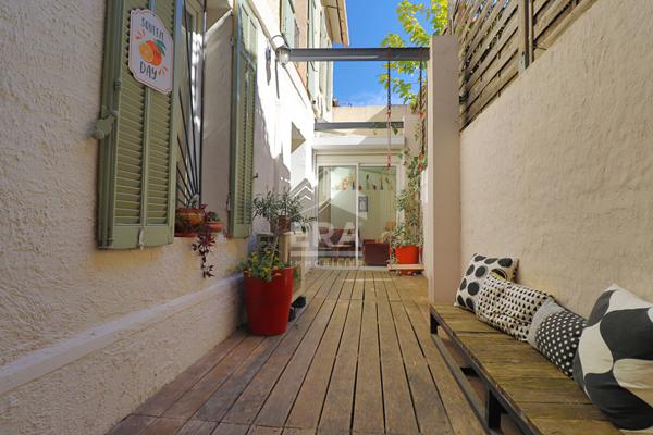 À vendre : charmante maison individuelle T3 avec piscine, studio indépendant et box fermé.