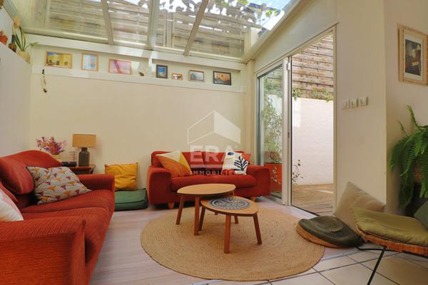 À vendre : charmante maison individuelle T3 avec piscine, studio indépendant et box fermé.