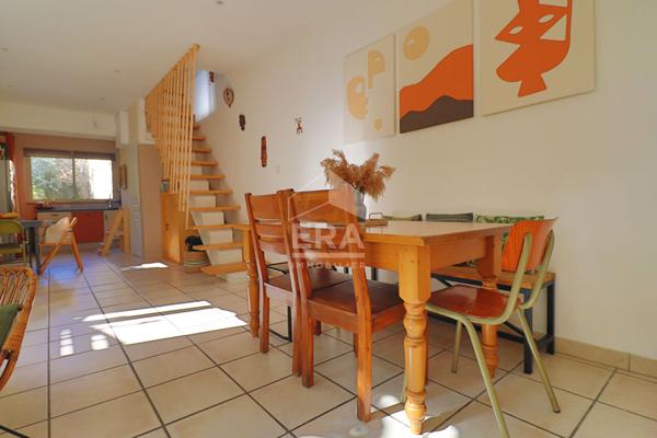 À vendre : charmante maison individuelle T3 avec piscine, studio indépendant et box fermé.