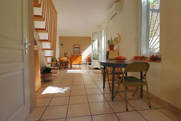 À vendre : charmante maison individuelle T3 avec piscine, studio indépendant et box fermé.