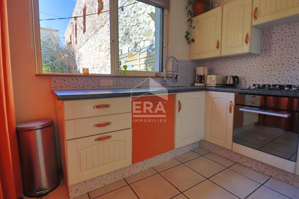 À vendre : charmante maison individuelle T3 avec piscine, studio indépendant et box fermé.