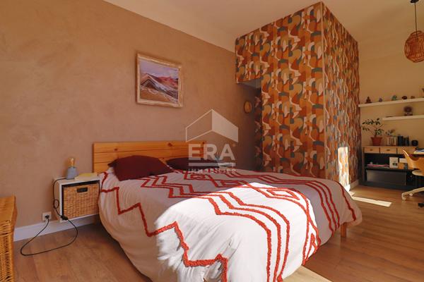 À vendre : charmante maison individuelle T3 avec piscine, studio indépendant et box fermé.