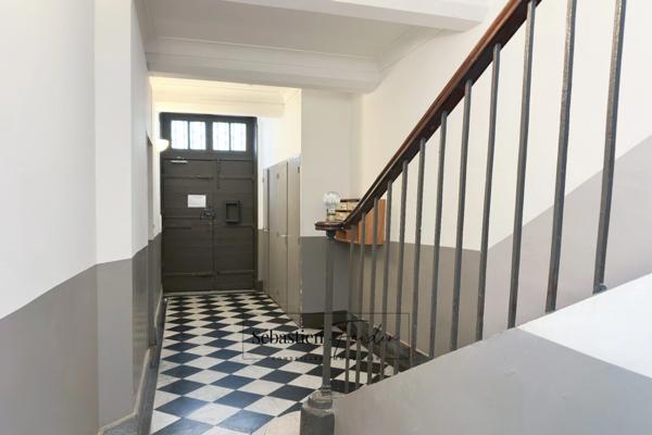 Appartement à vendre 3 pièces AIX EN PROVENCE (13) de 67 m² - Immeuble classé du XVIII - Calme - Rénové - Vendu avec garage au Parking Signoret