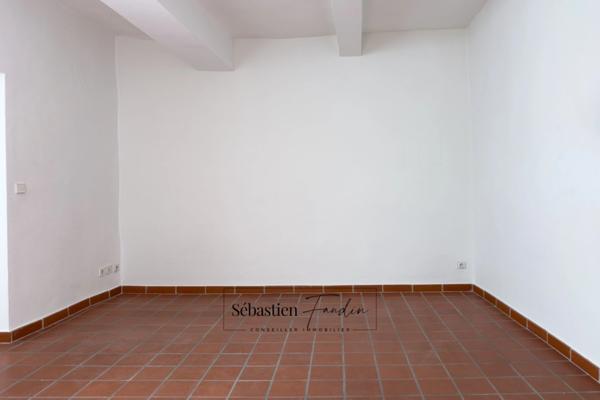 Appartement à vendre 3 pièces AIX EN PROVENCE (13) de 67 m² - Immeuble classé du XVIII - Calme - Rénové - Vendu avec garage au Parking Signoret