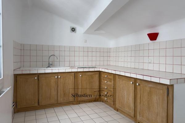 Appartement à vendre 3 pièces AIX EN PROVENCE (13) de 67 m² - Immeuble classé du XVIII - Calme - Rénové - Vendu avec garage au Parking Signoret