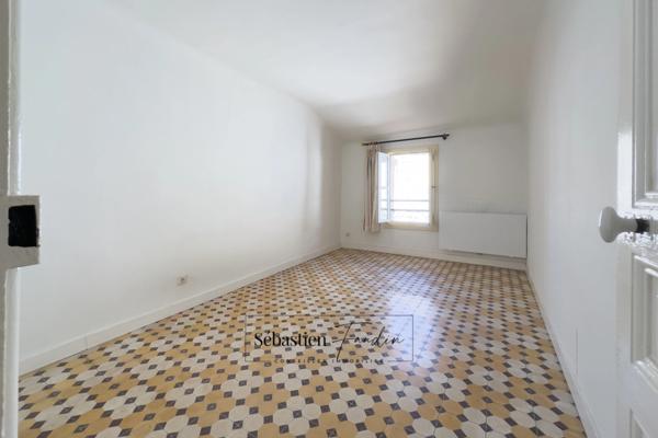 Appartement à vendre 3 pièces AIX EN PROVENCE (13) de 67 m² - Immeuble classé du XVIII - Calme - Rénové - Vendu avec garage au Parking Signoret