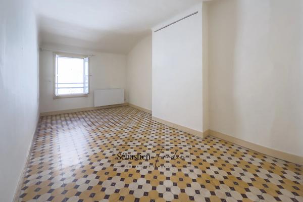 Appartement à vendre 3 pièces AIX EN PROVENCE (13) de 67 m² - Immeuble classé du XVIII - Calme - Rénové - Vendu avec garage au Parking Signoret