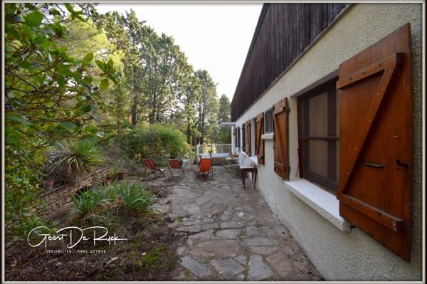 Dpt Aude (11), à vendre LIMOUX maison P6 avec vue panoramique, 5000 m² de terrain et fort potentiel d'investissement