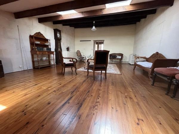 Maison à vendre |  Saint-Jean-d'Angély |  3 pièces | 120 m²