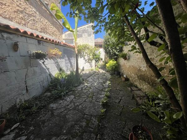 Maison à vendre |  Saint-Jean-d'Angély |  3 pièces | 120 m²