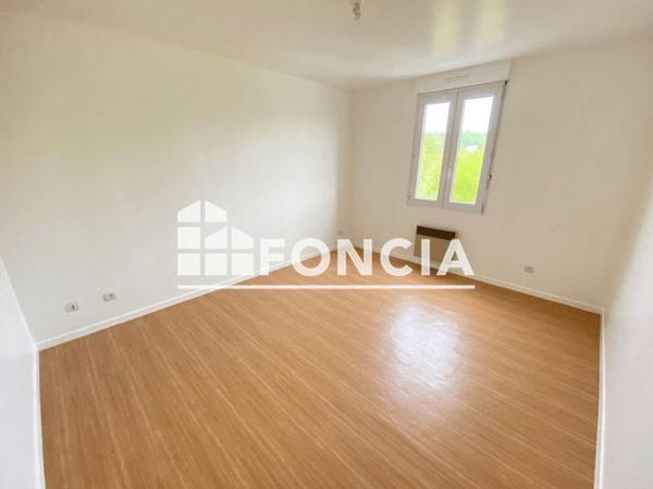 Location Appartement 3 pièces 75.05 m² - 37 RUE DU GATINAIS Melun 77000