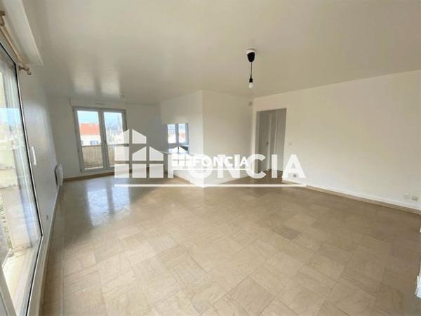 Location Appartement 3 pièces 75.05 m² - 37 RUE DU GATINAIS Melun 77000