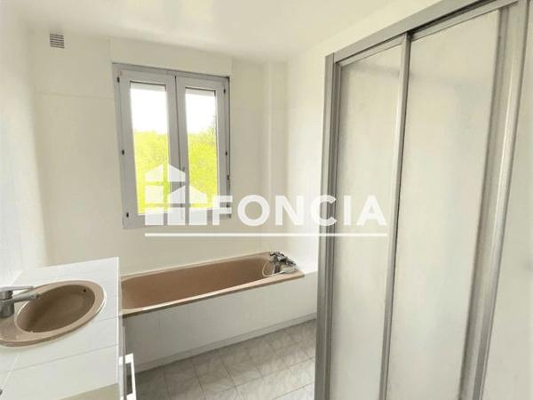 Location Appartement 3 pièces 75.05 m² - 37 RUE DU GATINAIS Melun 77000