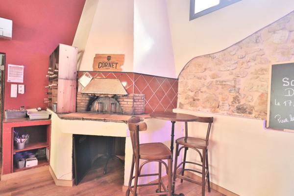 Brignoles: immeuble: restaurant et appartement