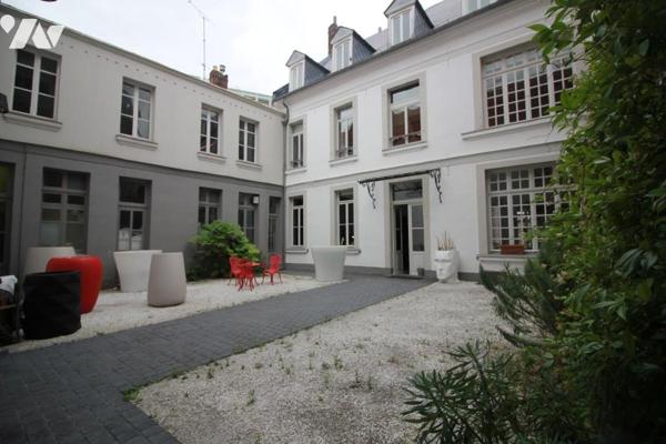 Cambrai, centre ville Hotel Particulier avec local commercial 