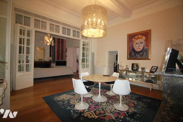 Cambrai, centre ville Hotel Particulier avec local commercial 