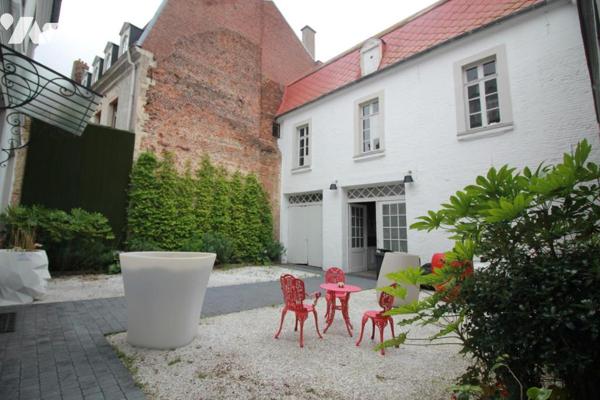 Cambrai, centre ville Hotel Particulier avec local commercial 