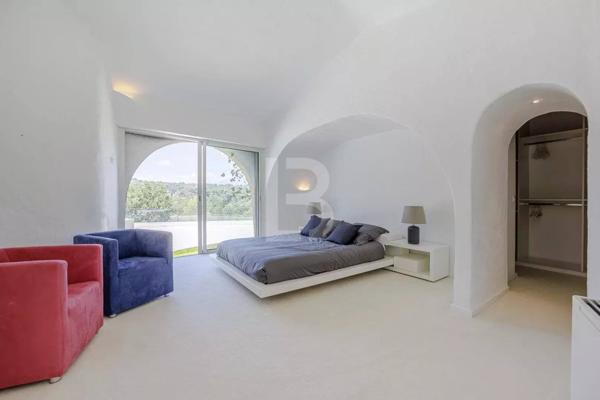 Villa d'architecte avec vue sur Castellaras à vendre à Mouans Sartoux