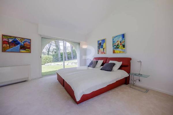 Villa d'architecte avec vue sur Castellaras à vendre à Mouans Sartoux