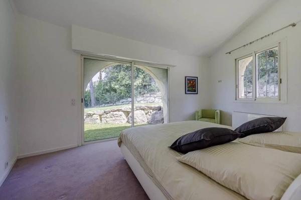 Villa d'architecte avec vue sur Castellaras à vendre à Mouans Sartoux