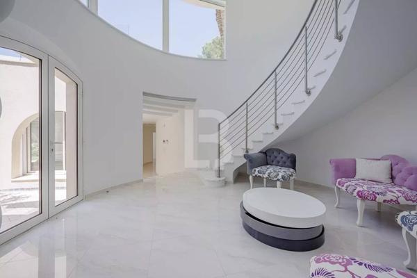 Villa d'architecte avec vue sur Castellaras à vendre à Mouans Sartoux