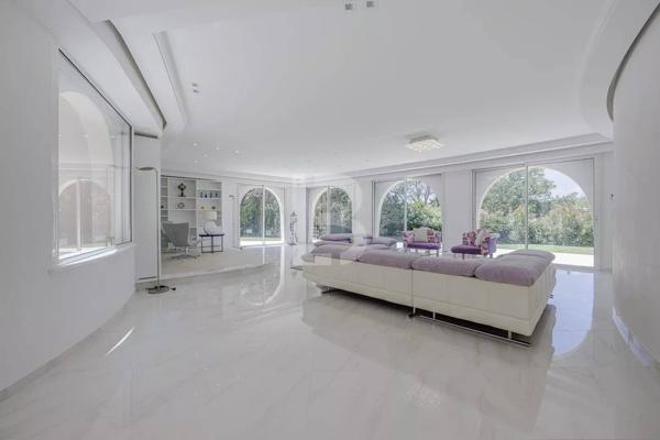 Villa d'architecte avec vue sur Castellaras à vendre à Mouans Sartoux