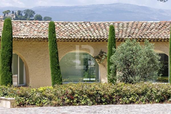 Villa d'architecte avec vue sur Castellaras à vendre à Mouans Sartoux