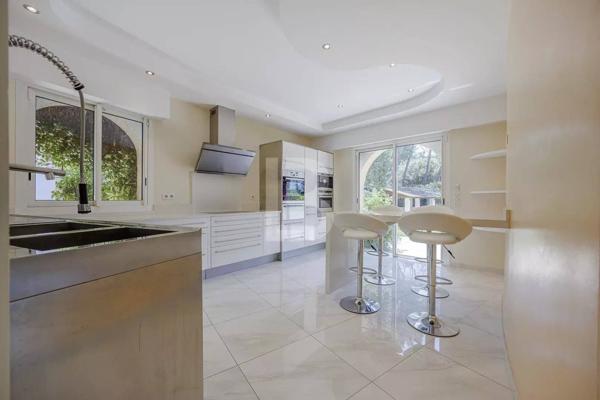 Villa d'architecte avec vue sur Castellaras à vendre à Mouans Sartoux