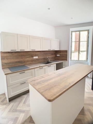 MAISON DE VILLAGE ENTIEREMENT RENOVEE - TERRASSE - CLIMATISATION REVERSIBLE
