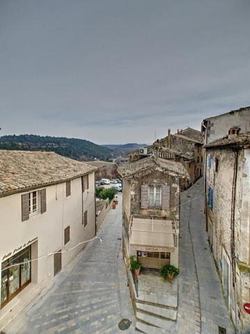 MAISON DE VILLAGE ENTIEREMENT RENOVEE - TERRASSE - CLIMATISATION REVERSIBLE