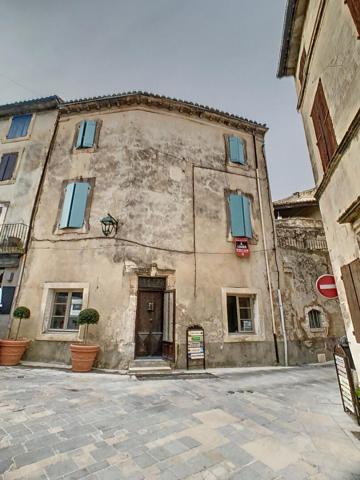 MAISON DE VILLAGE ENTIEREMENT RENOVEE - TERRASSE - CLIMATISATION REVERSIBLE