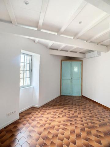 MAISON DE VILLAGE ENTIEREMENT RENOVEE - TERRASSE - CLIMATISATION REVERSIBLE