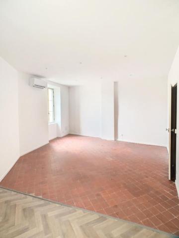 MAISON DE VILLAGE ENTIEREMENT RENOVEE - TERRASSE - CLIMATISATION REVERSIBLE