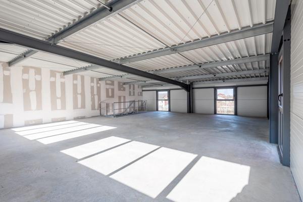 à vendre Artisans : Votre nouvel atelier de 115 m² au pied de l'A40 – Bonneville