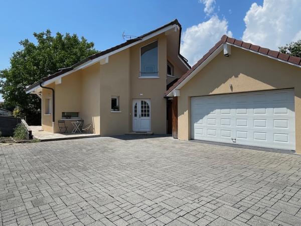 Versonnex (01210) Maison centre village - 5 chambres + rendement locatif