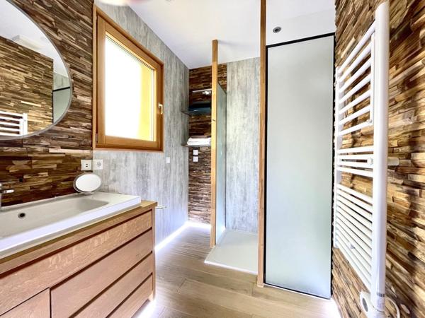 Versonnex (01210) Maison centre village - 5 chambres + rendement locatif