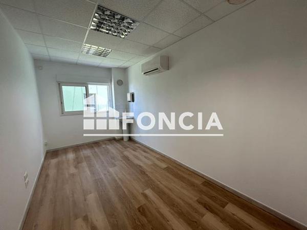 Location Local commercial 3 pièces 56.4 m² - 49 AVENUE DES LANGORIES Valence 26000