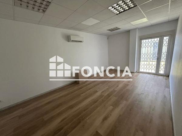 Location Local commercial 3 pièces 56.4 m² - 49 AVENUE DES LANGORIES Valence 26000