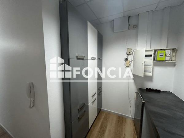 Location Local commercial 3 pièces 56.4 m² - 49 AVENUE DES LANGORIES Valence 26000