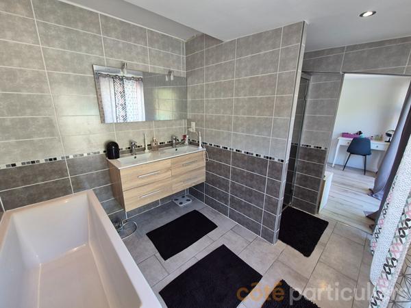 Vente
                Maison210 m² - 7 Pièces -
                    ONET LE CHATEAU (12850)