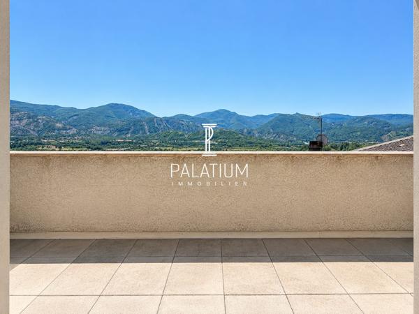 Appartement duplex en derner étage avec terrasse et vue dégagée