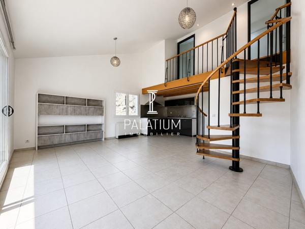 Appartement duplex en derner étage avec terrasse et vue dégagée