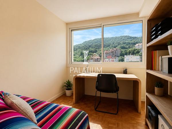 Magnifique appartement climatisé et rénové, en dernier étage avec ascenseur