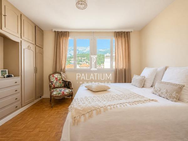 Magnifique appartement climatisé et rénové, en dernier étage avec ascenseur