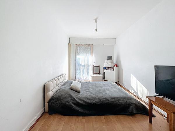 Appartement quartier Frot à Meaux (résidence Bourgelat) - vendu loué - proche gare - deux chambres - une place de parking et un cellier