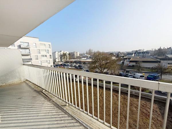 Appartement quartier Frot à Meaux (résidence Bourgelat) - vendu loué - proche gare - deux chambres - une place de parking et un cellier