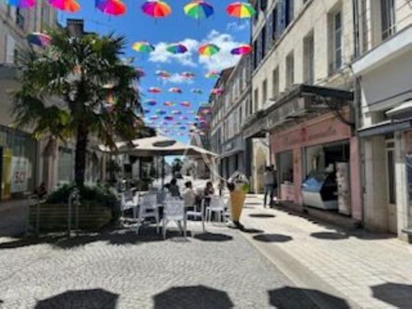 Fonds de commerce restauration rapide emplacement idéal à Rochefort